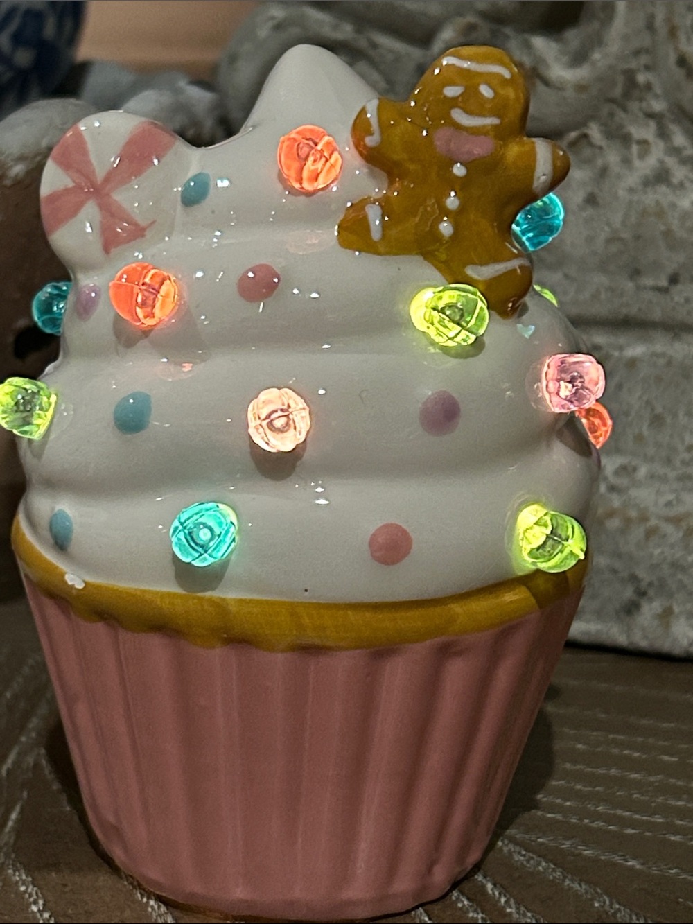 NEW! LiGHTED North Pole Bakery Ceramic Gingerbread Christmas Cupcake